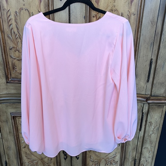 Qearal V Neck Blouse - Picture 4 of 10
